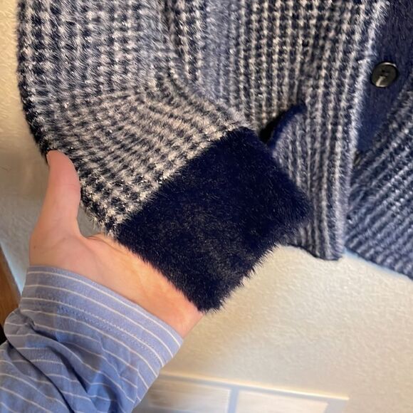 COURT & ROWE-Houndstooth Eyelash Knit Cardigan in Navy Size Small - Picture 6 of 8